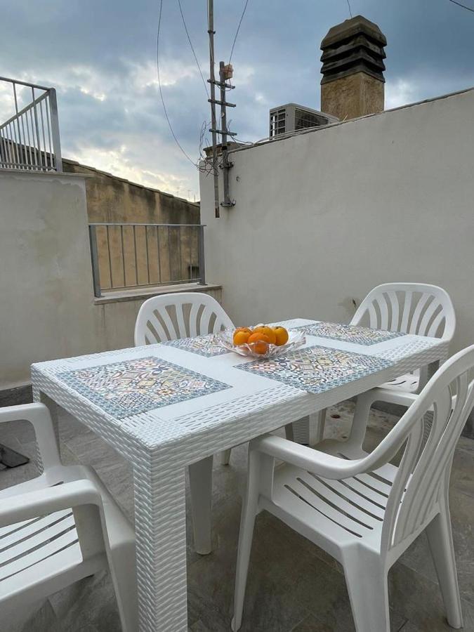 Casa Vacanze Al Trenta3 Marsala Bagian luar foto