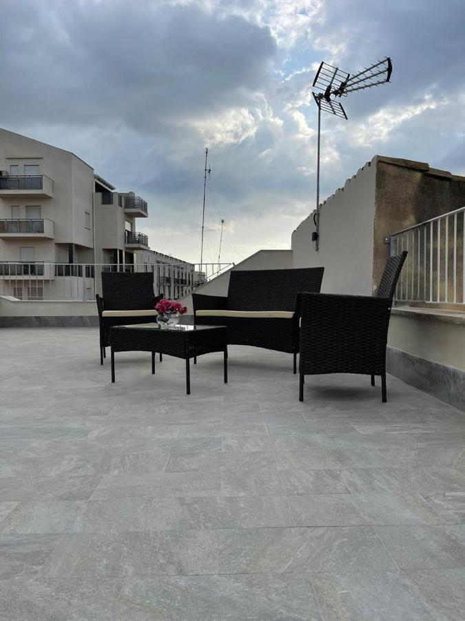Casa Vacanze Al Trenta3 Marsala Bagian luar foto