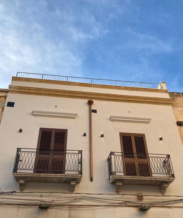Casa Vacanze Al Trenta3 Marsala Bagian luar foto
